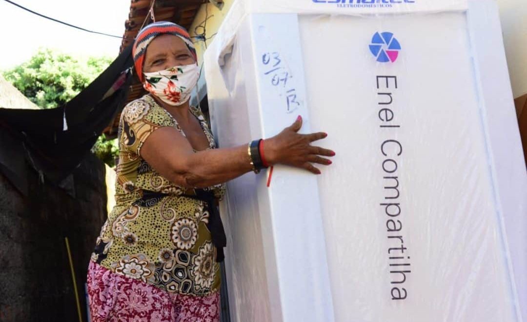 Enel Goiás promove troca de geladeiras antigas por novas