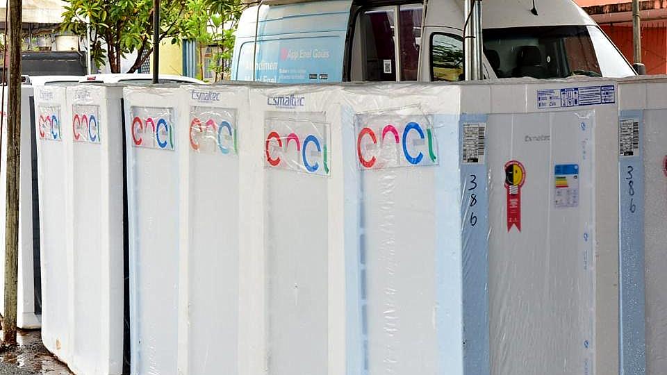 Troca de geladeiras pela Enel em Silvânia