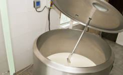 Resfriador de leite na produção rural: importância, escolha e cuidados