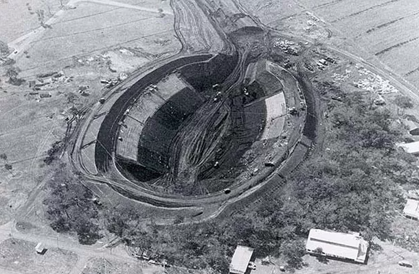 Vista a&eacute;rea da constru&ccedil;&atilde;o da arena de Barretos em 1985
